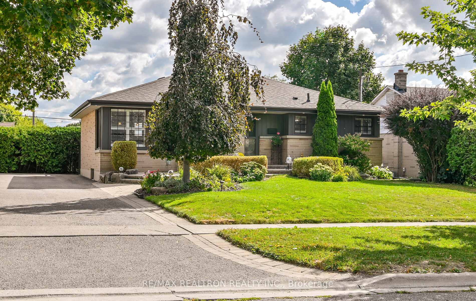Front of 567 Fernhill Boulevard