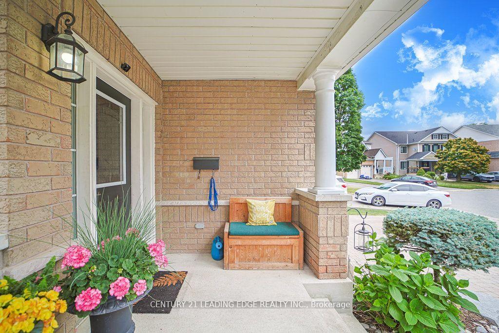 Photo 4 of 1217 Leacock Court, Oshawa, Taunton — HOMEH