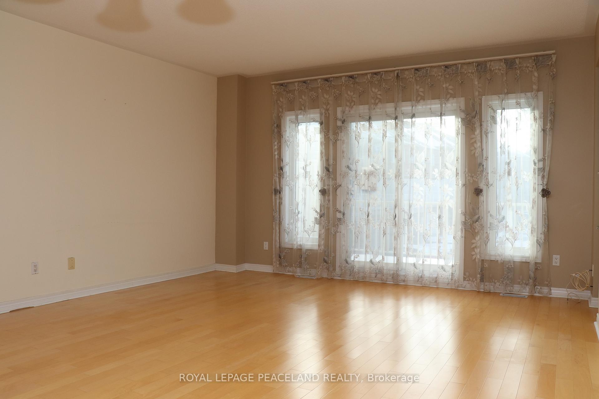 Photo 2 of 10 Dahlia Road, Markham, Commerce Valley — HOMEH