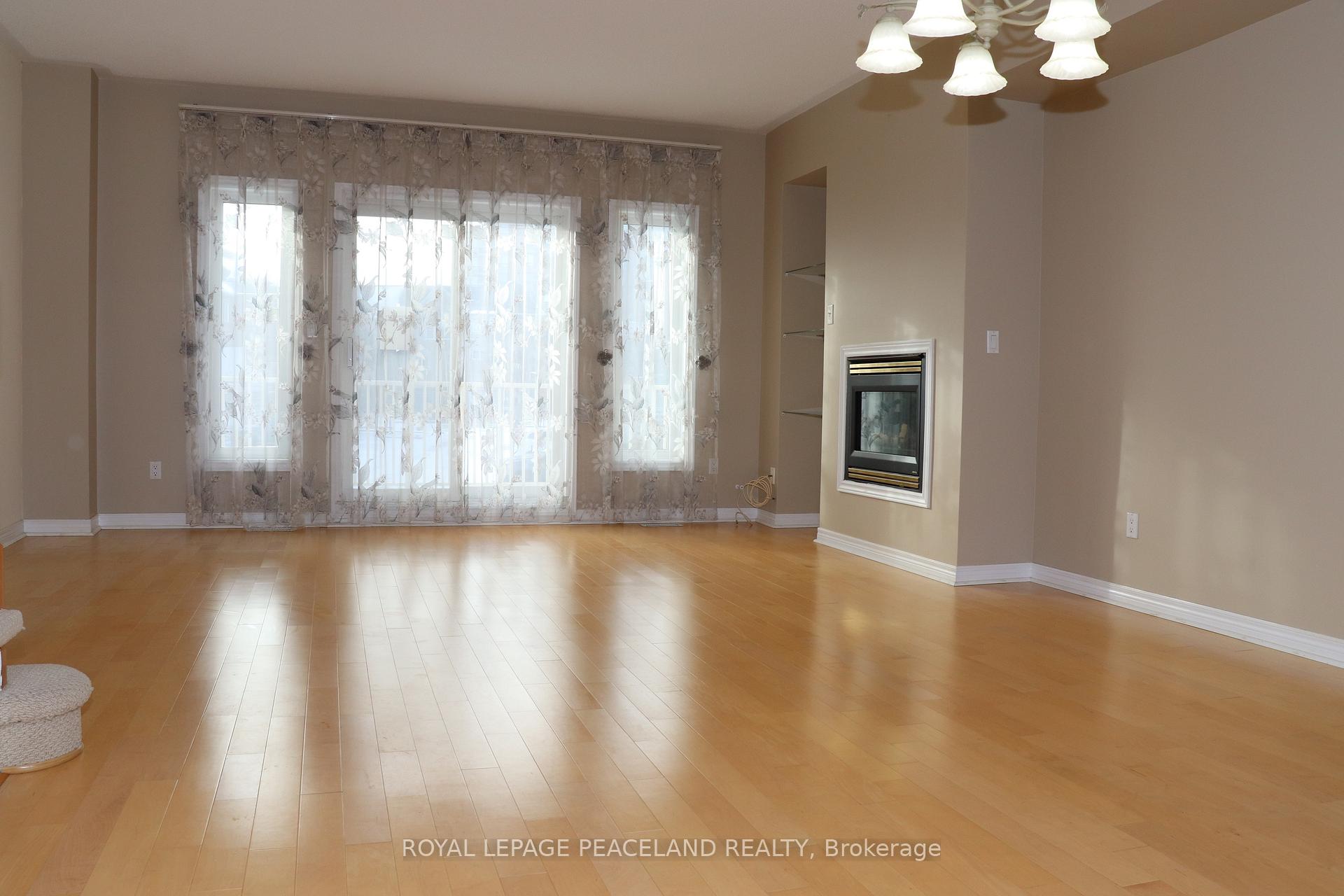 Photo 3 of 10 Dahlia Road, Markham, Commerce Valley — HOMEH