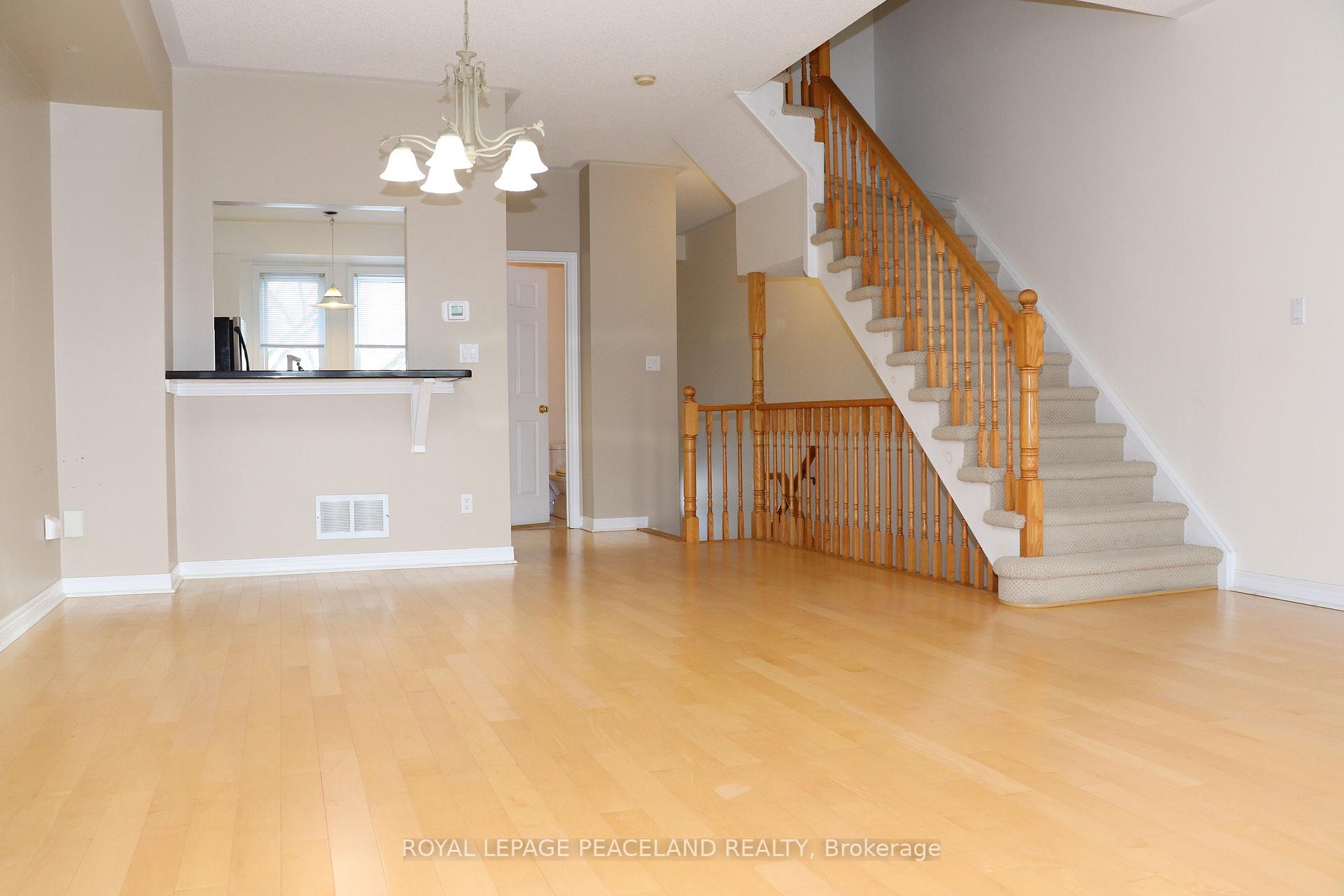 Photo 4 of 10 Dahlia Road, Markham, Commerce Valley — HOMEH