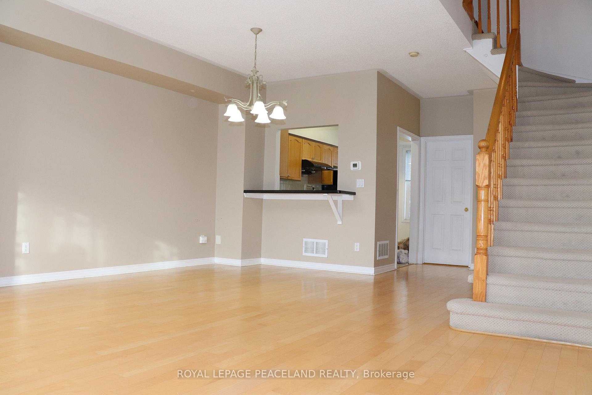 Photo 5 of 10 Dahlia Road, Markham, Commerce Valley — HOMEH
