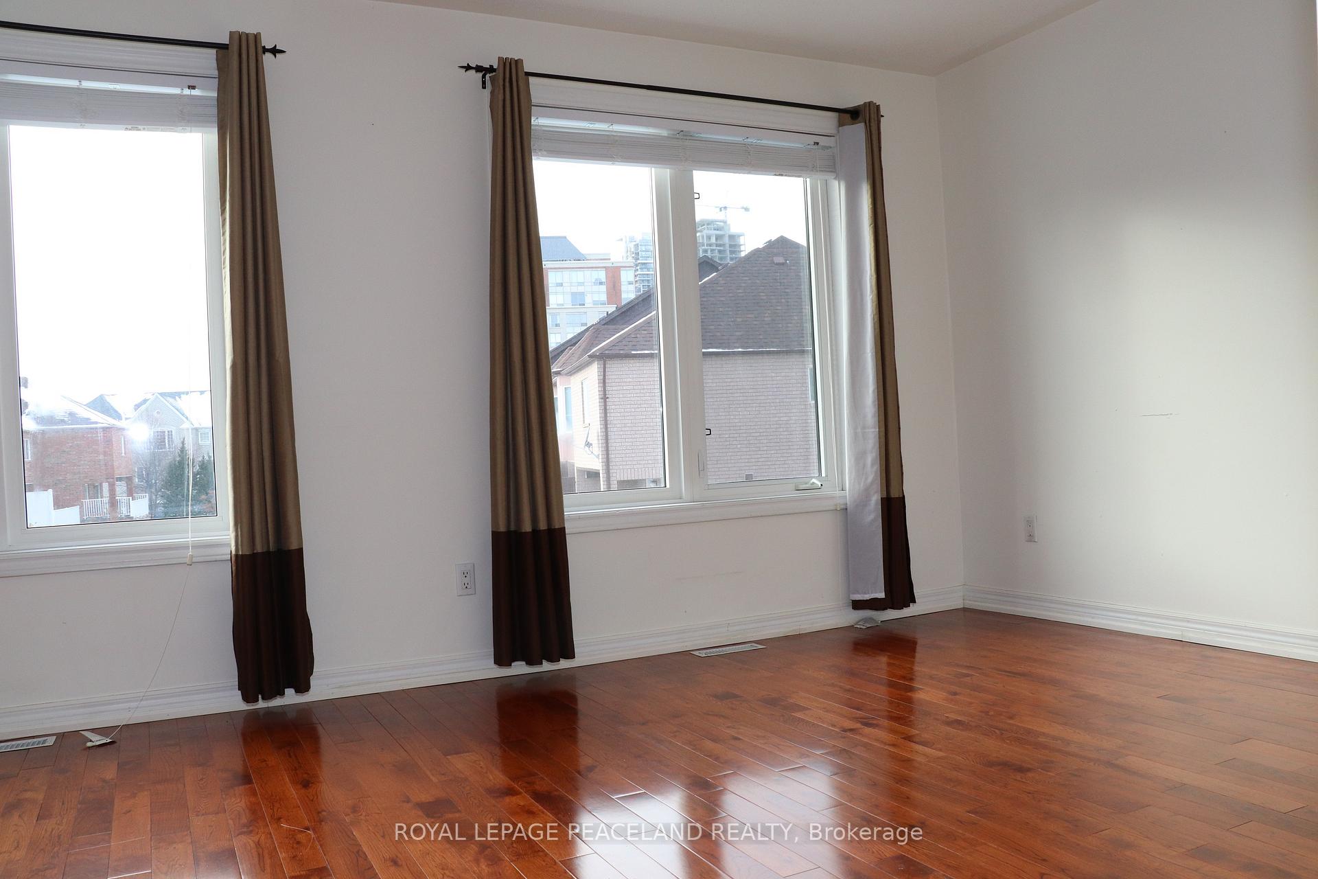 Photo 12 of 10 Dahlia Road, Markham, Commerce Valley — HOMEH