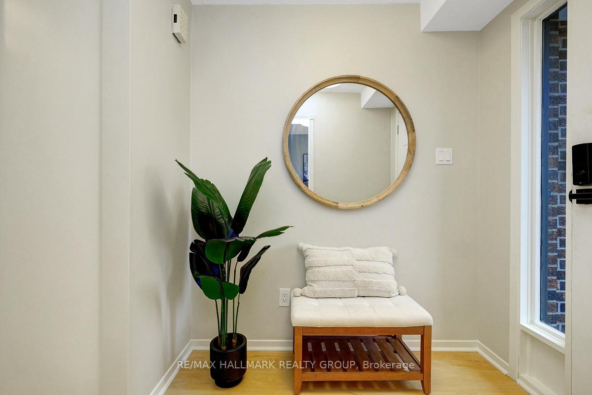 Photo 4 of 1047 Arrowhead Place, Ottawa, Convent Glen — HOMEH