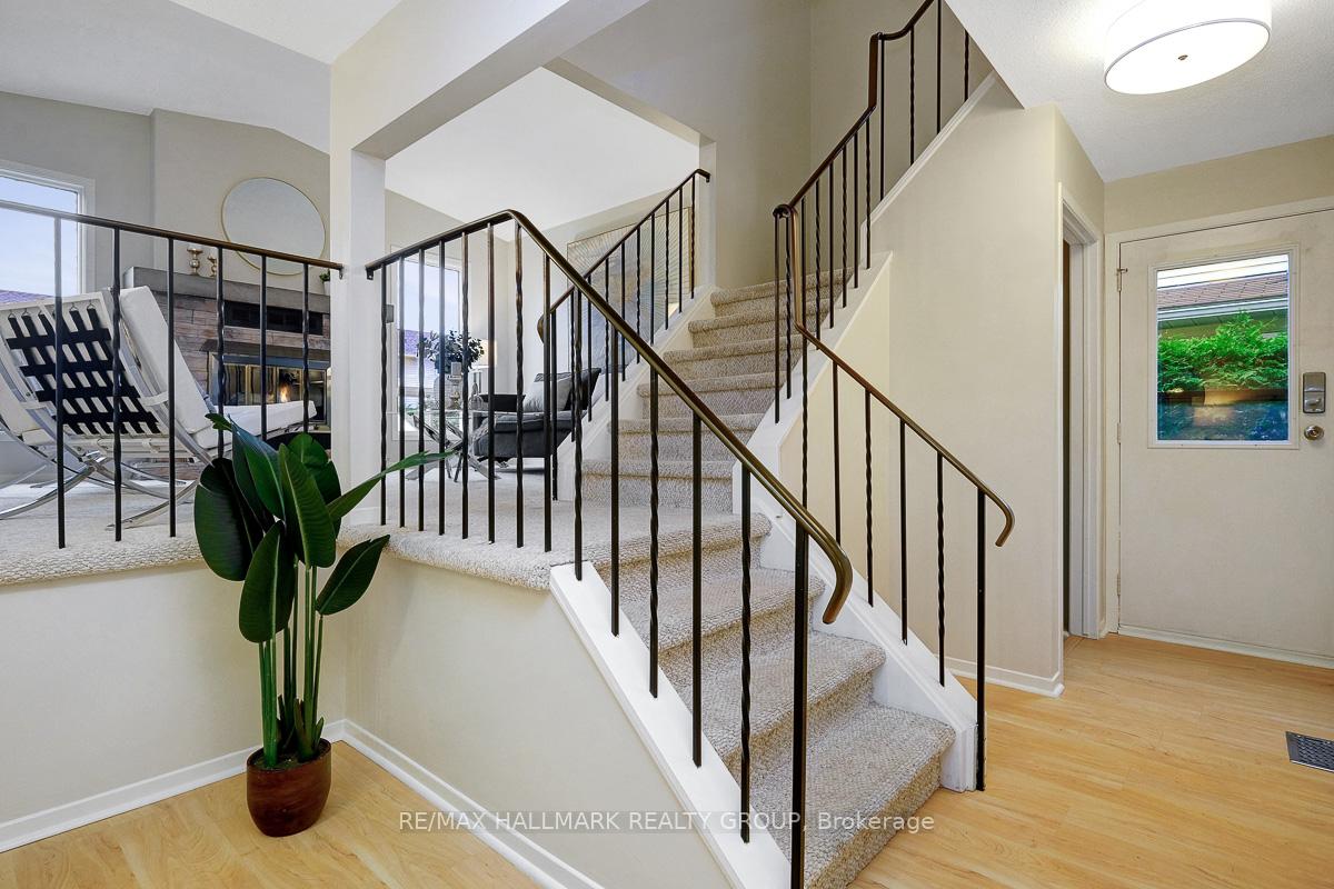 Photo 6 of 1047 Arrowhead Place, Ottawa, Convent Glen — HOMEH