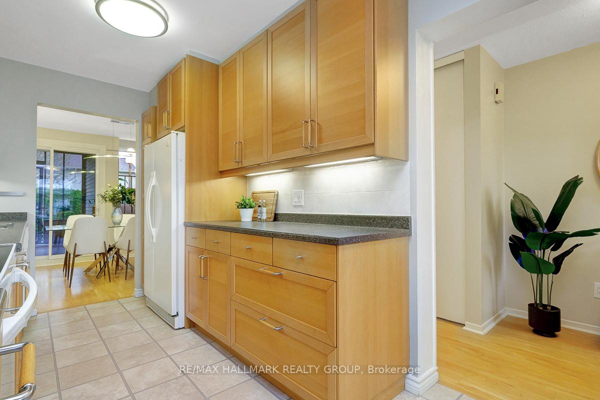 Photo 19 of 1047 Arrowhead Place, Ottawa, Convent Glen — HOMEH