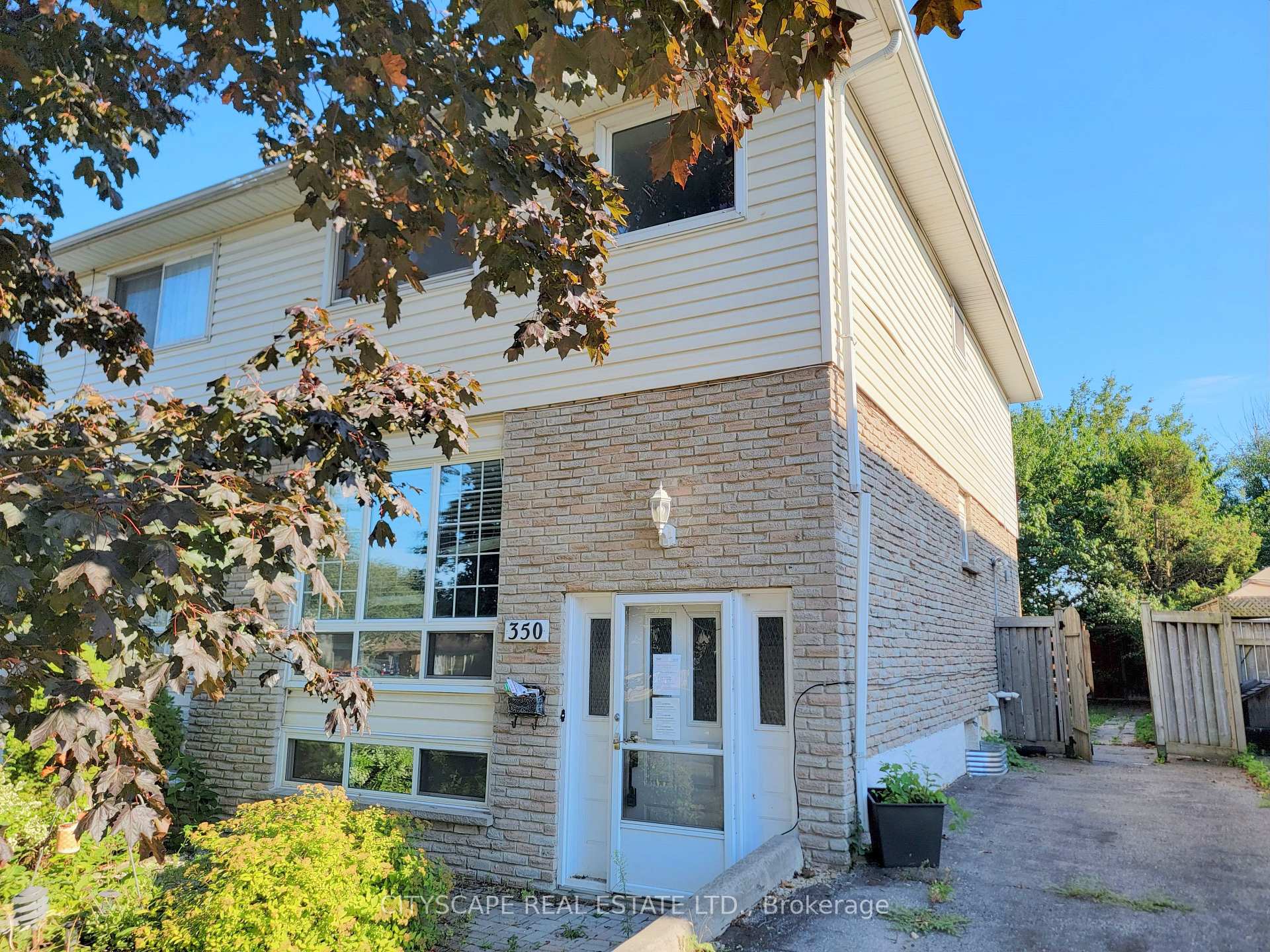 Photo 2 of 350 Vancouver Crescent, Oshawa, Vanier — HOMEH
