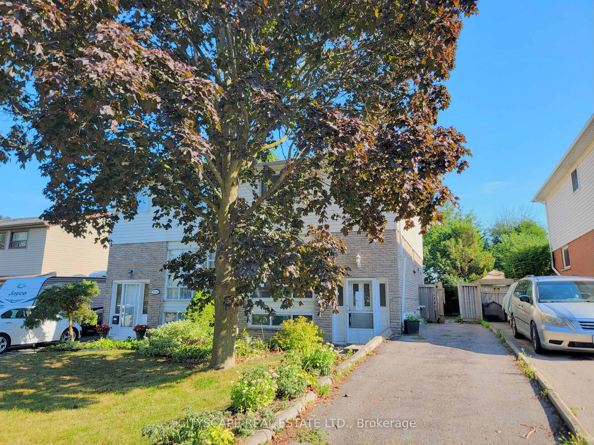 Photo 3 of 350 Vancouver Crescent, Oshawa, Vanier — HOMEH