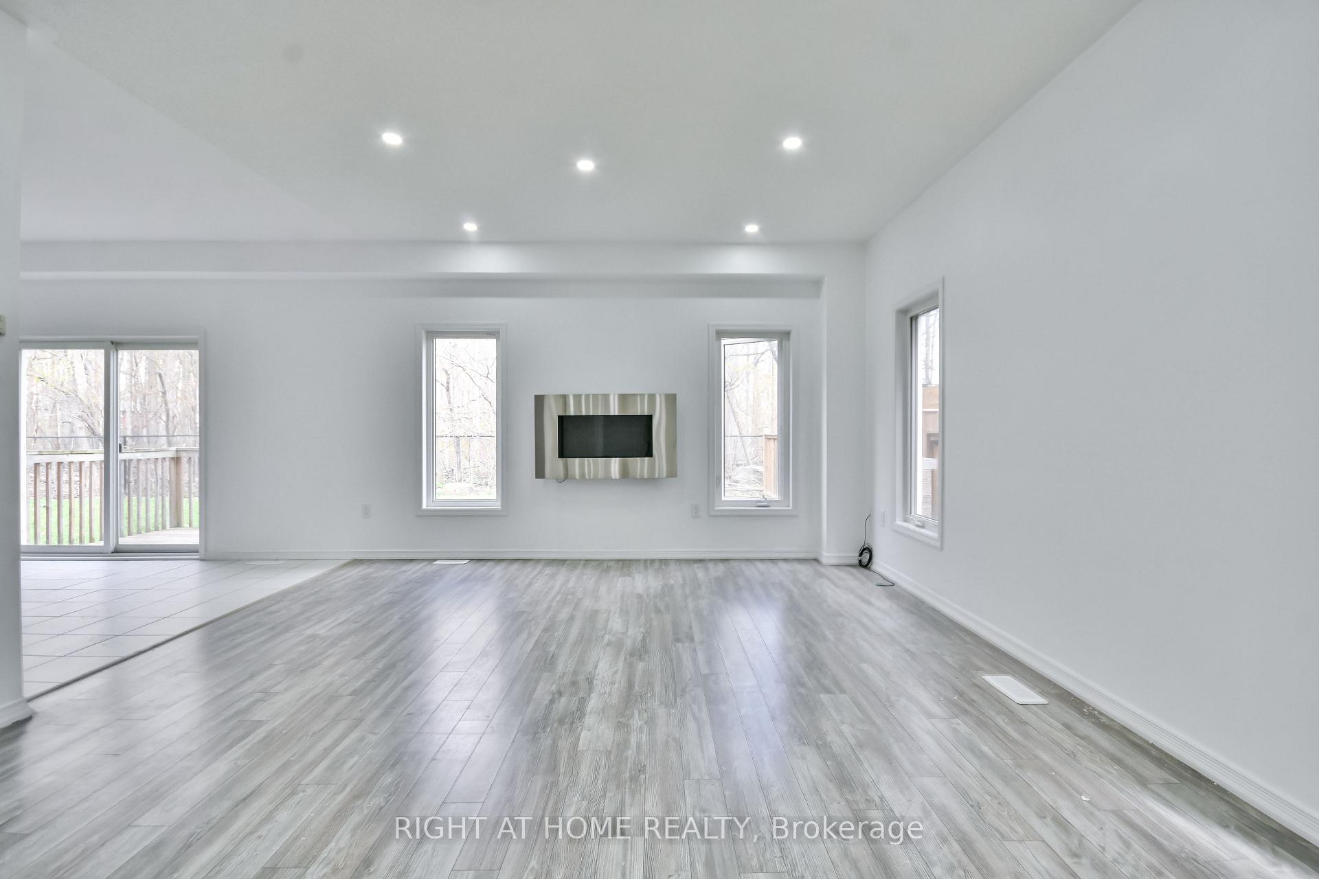 Photo 4 of 263 Diana Drive, Orillia — HOMEH