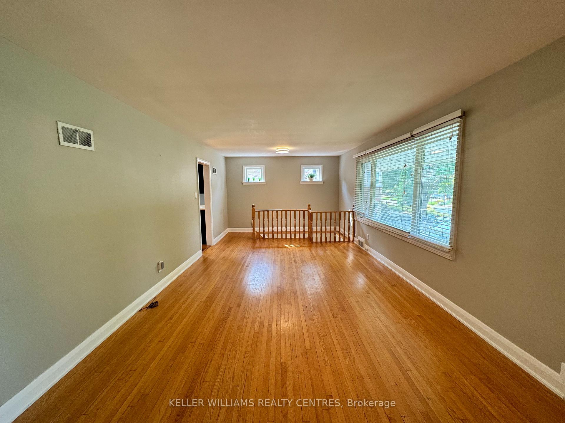Photo 6 of Unit Upper, 53 Peter Street, Markham, Old Markham Village — HOMEH