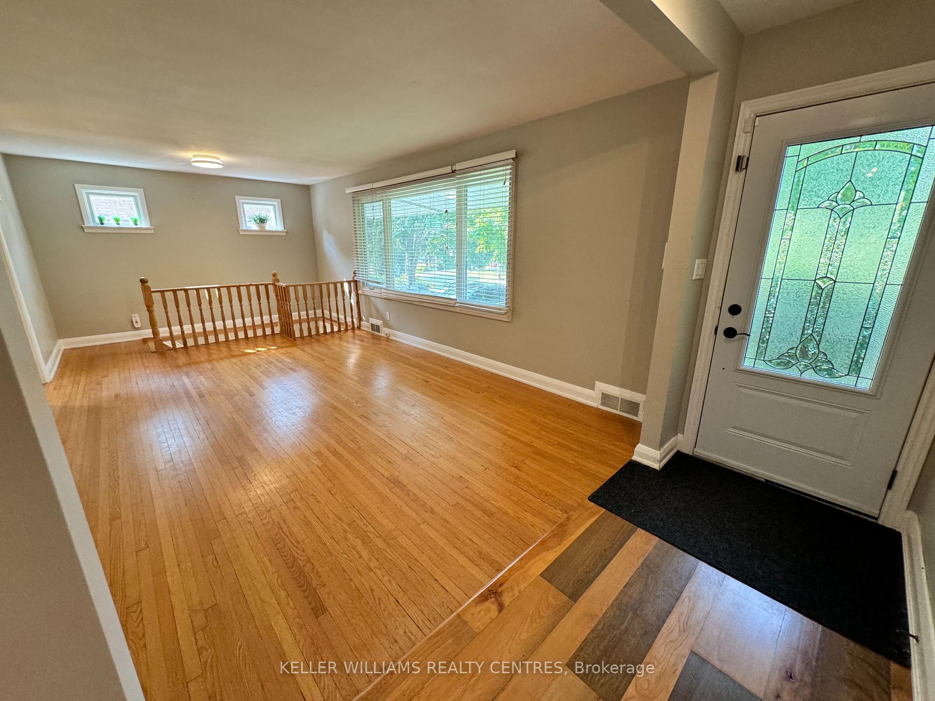 Photo 8 of Unit Upper, 53 Peter Street, Markham, Old Markham Village — HOMEH