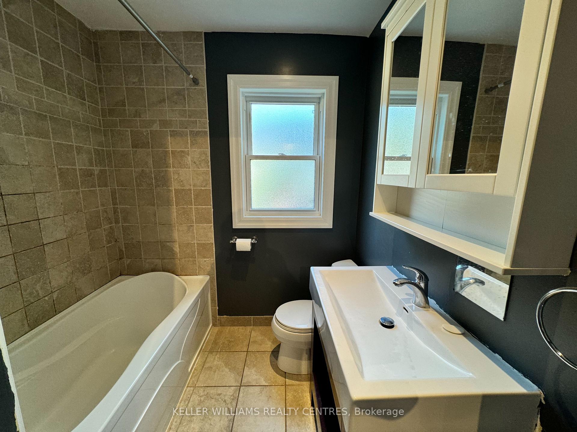 Photo 18 of Unit Upper, 53 Peter Street, Markham, Old Markham Village — HOMEH
