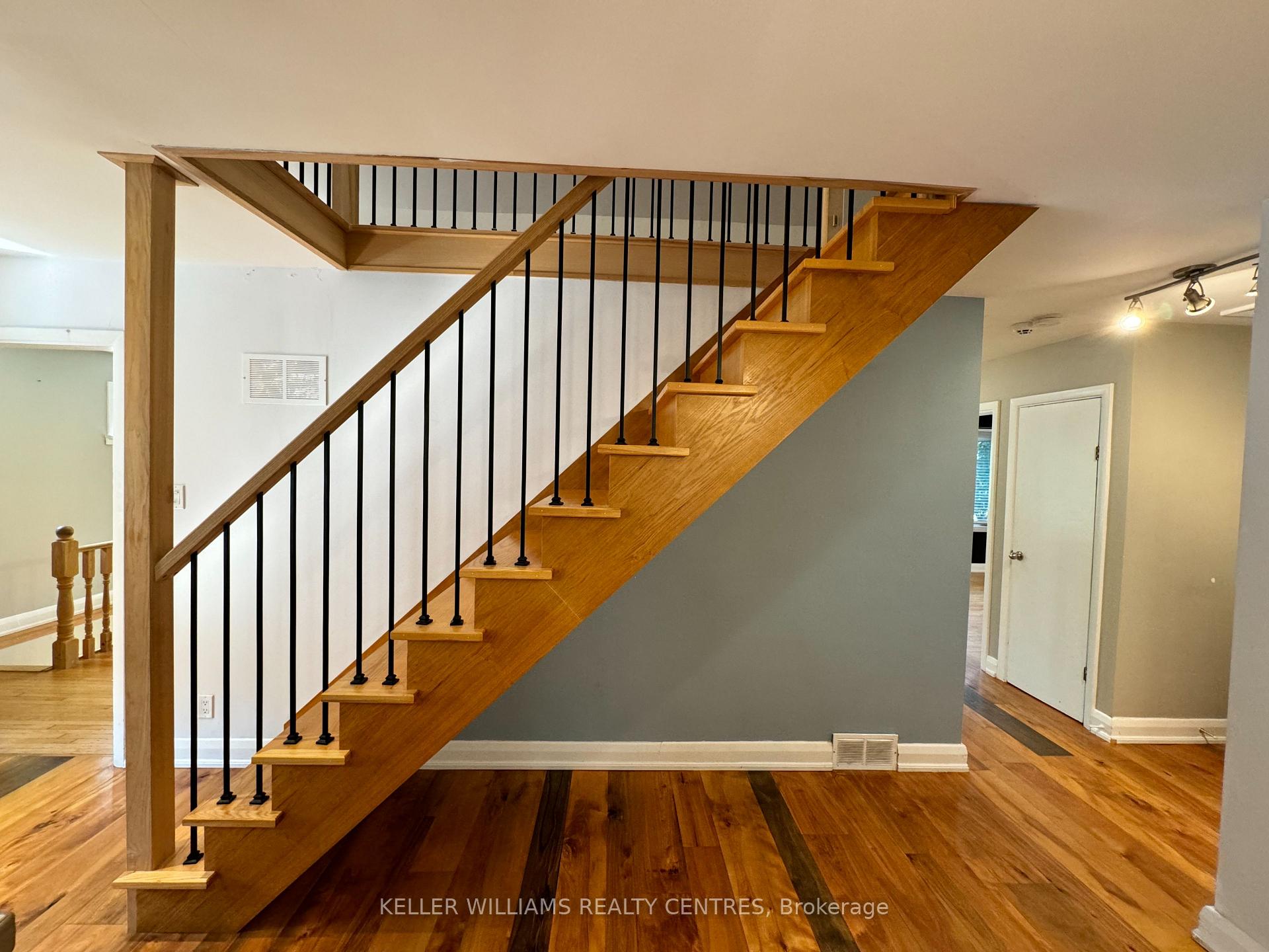 Photo 19 of Unit Upper, 53 Peter Street, Markham, Old Markham Village — HOMEH