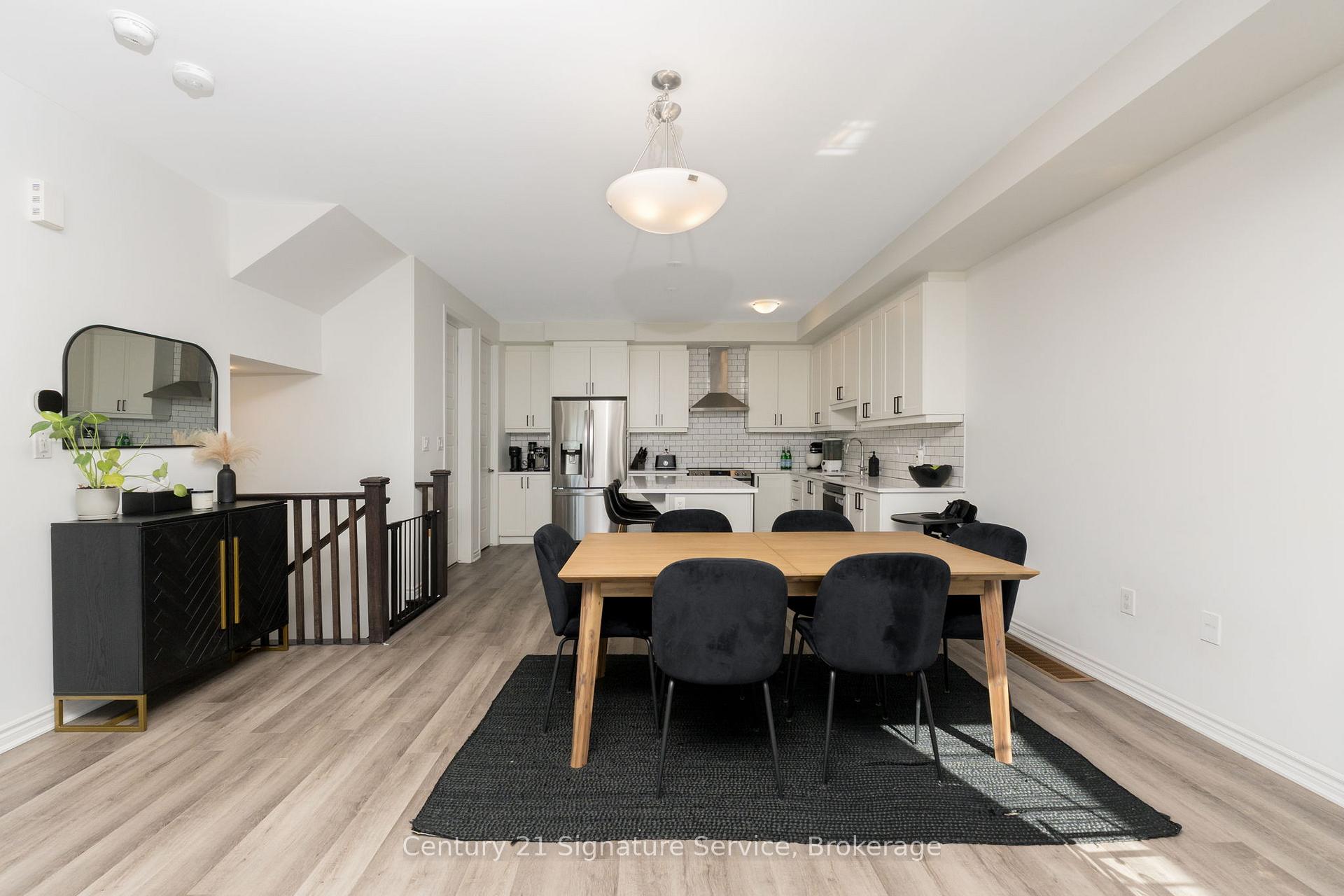 Photo 4 of 1579 Denison Place, Milton, Bowes — HOMEH