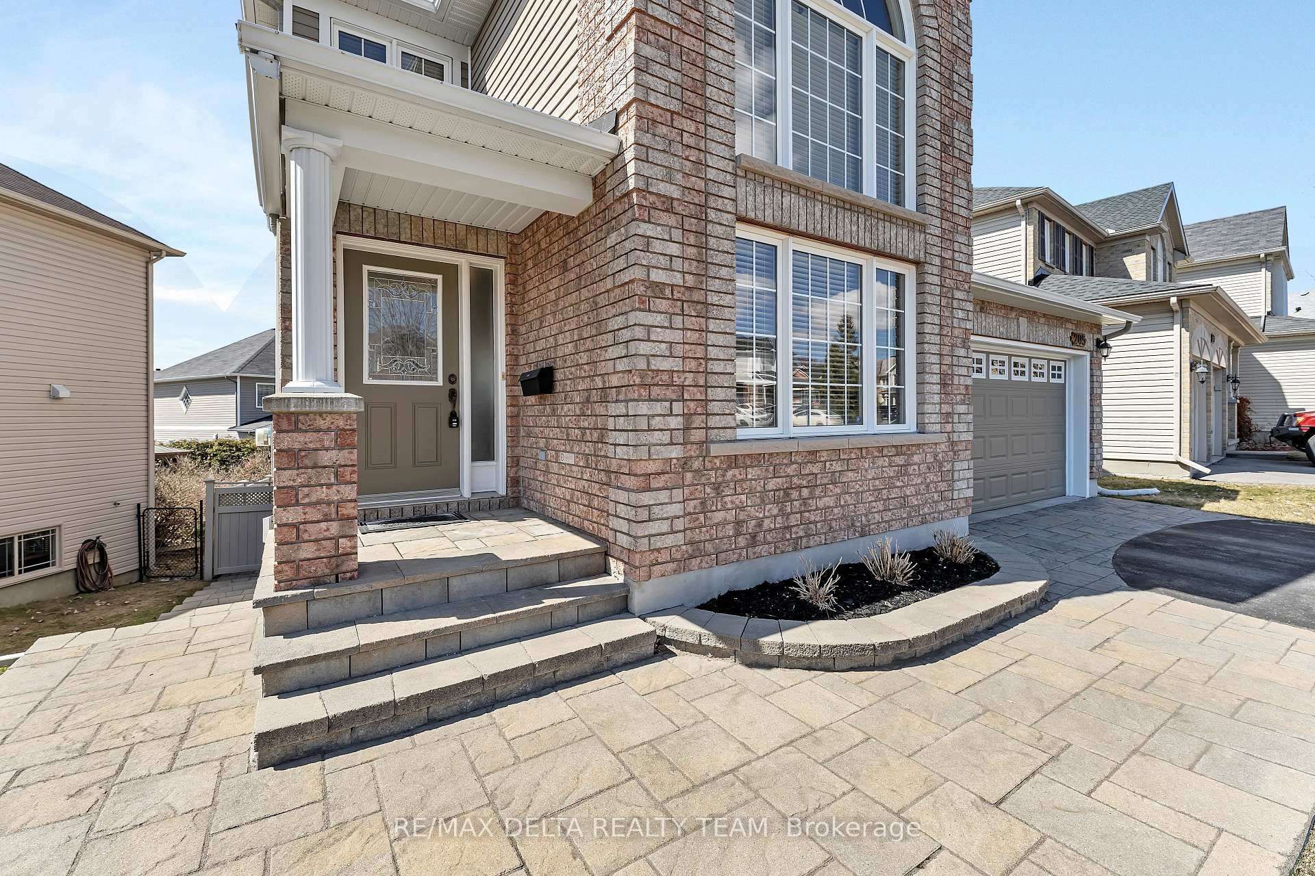 Photo 2 of 205 Lucinda Crescent, Ottawa, Mer Bleue/Bradley Estates/Anderson Park — HOMEH