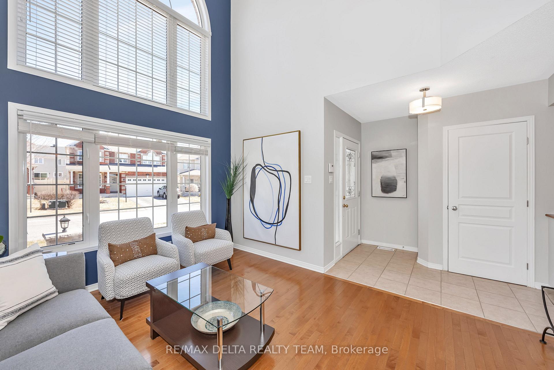 Photo 4 of 205 Lucinda Crescent, Ottawa, Mer Bleue/Bradley Estates/Anderson Park — HOMEH