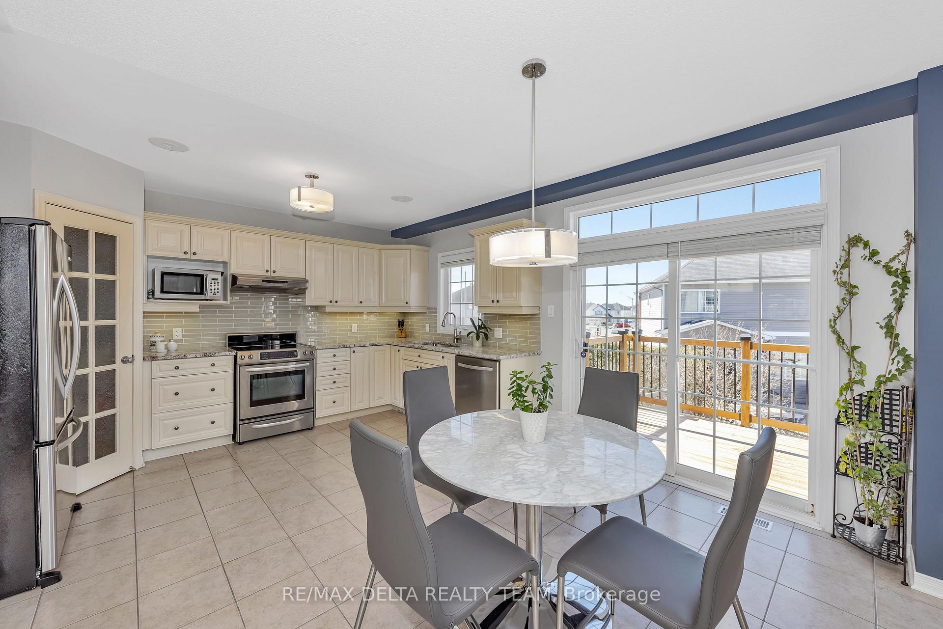 Photo 10 of 205 Lucinda Crescent, Ottawa, Mer Bleue/Bradley Estates/Anderson Park — HOMEH