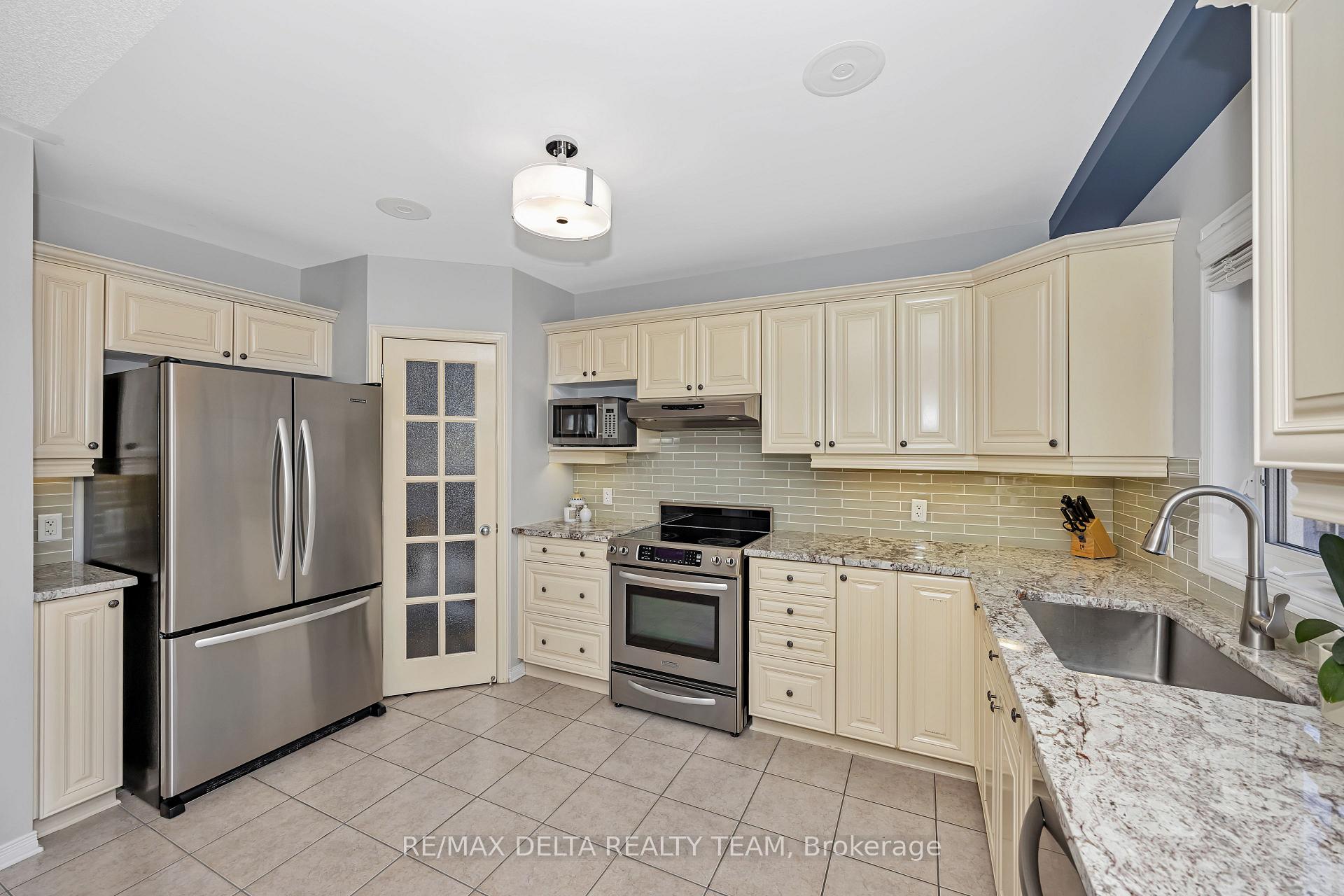 Photo 12 of 205 Lucinda Crescent, Ottawa, Mer Bleue/Bradley Estates/Anderson Park — HOMEH