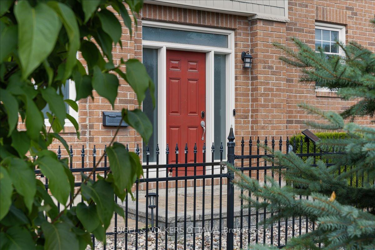 Photo 2 of 501 Strasbourg Street, Ottawa, Avalon West — HOMEH