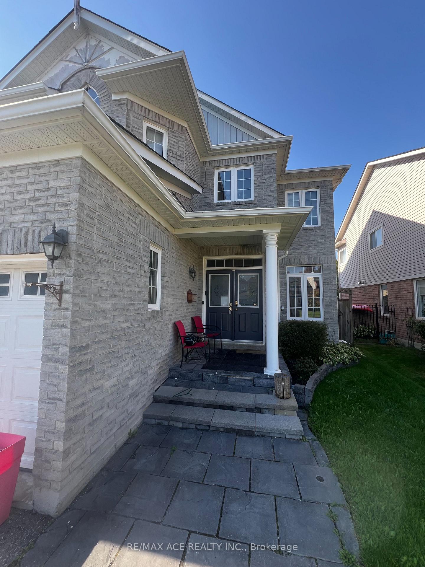 Photo 2 of 1642 Sherbrook Drive, Oshawa, Samac — HOMEH