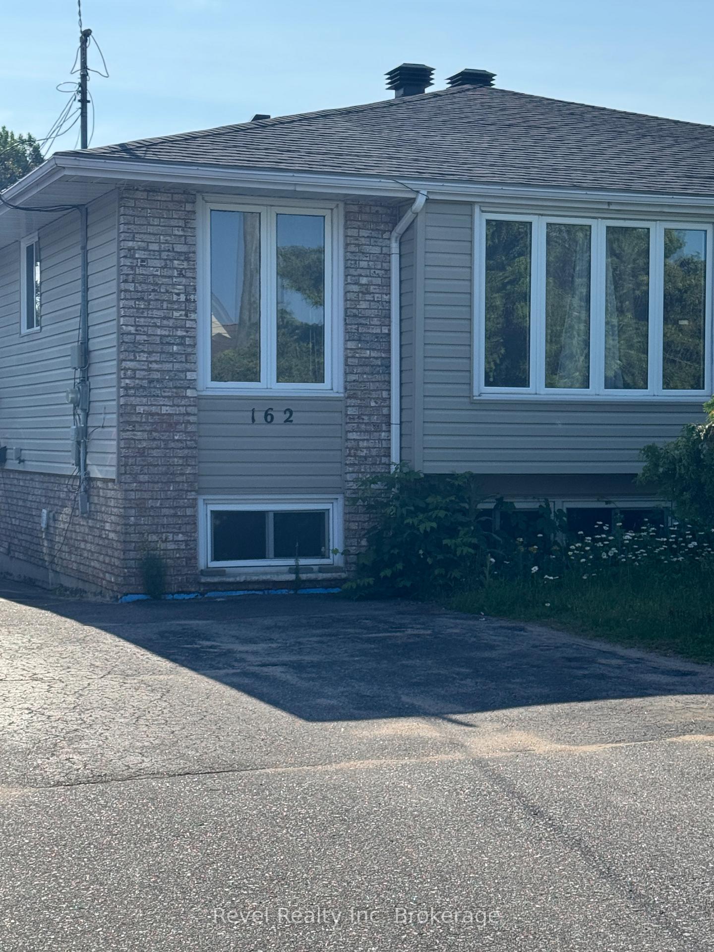 Front of 162 Princess Street E