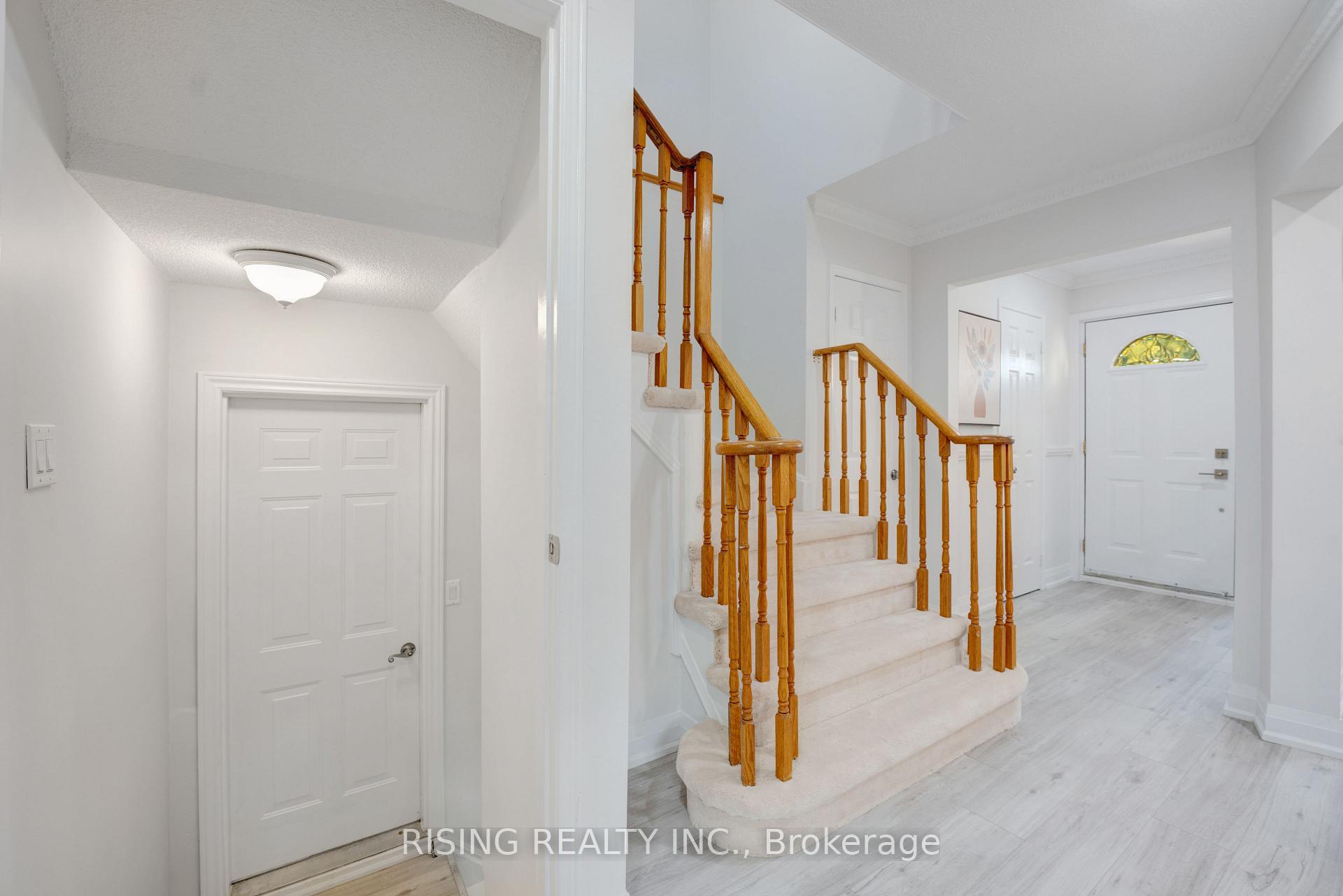 Photo 3 of 882 Renaissance Drive, Oshawa, Lakeview — HOMEH