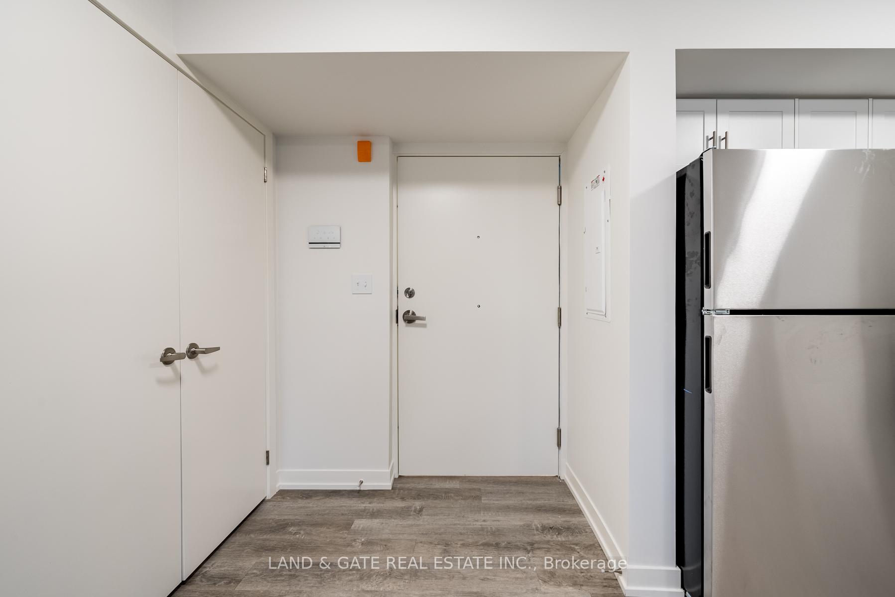 Photo 4 of Unit 404, 976 Simcoe Street N, Oshawa, Centennial — HOMEH
