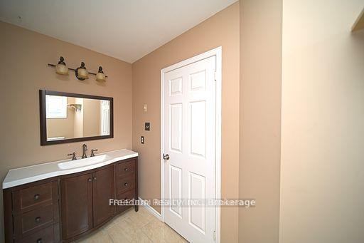 Photo 20 of 94 Lewis Drive, Orillia — HOMEH