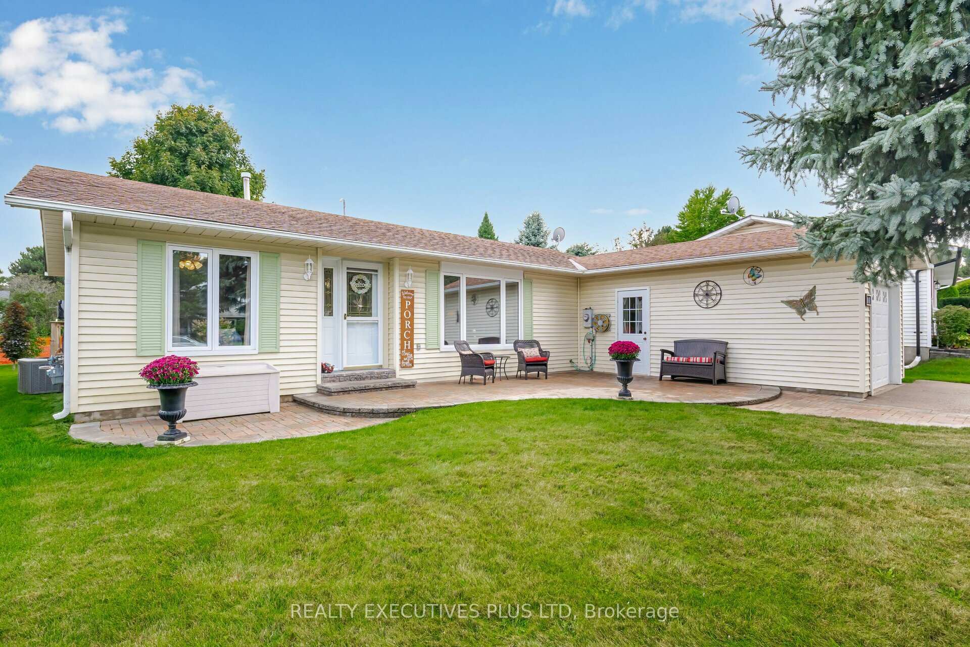 Photo 4 of 7 Hickory Court, New Tecumseth, Rural New Tecumseth — HOMEH