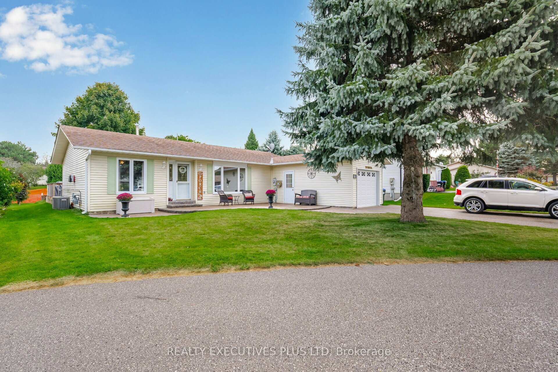 Photo 5 of 7 Hickory Court, New Tecumseth, Rural New Tecumseth — HOMEH