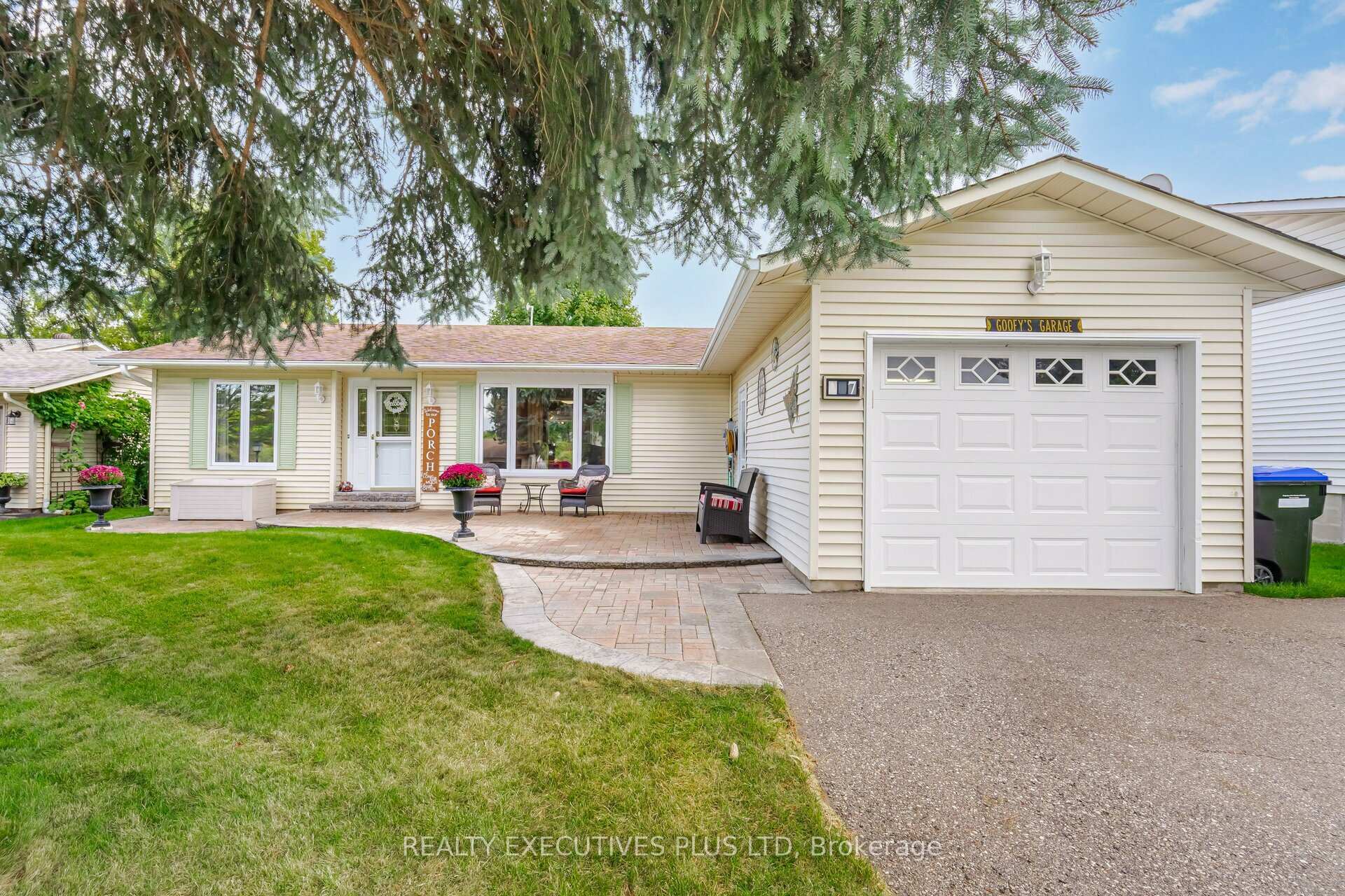 Photo 6 of 7 Hickory Court, New Tecumseth, Rural New Tecumseth — HOMEH