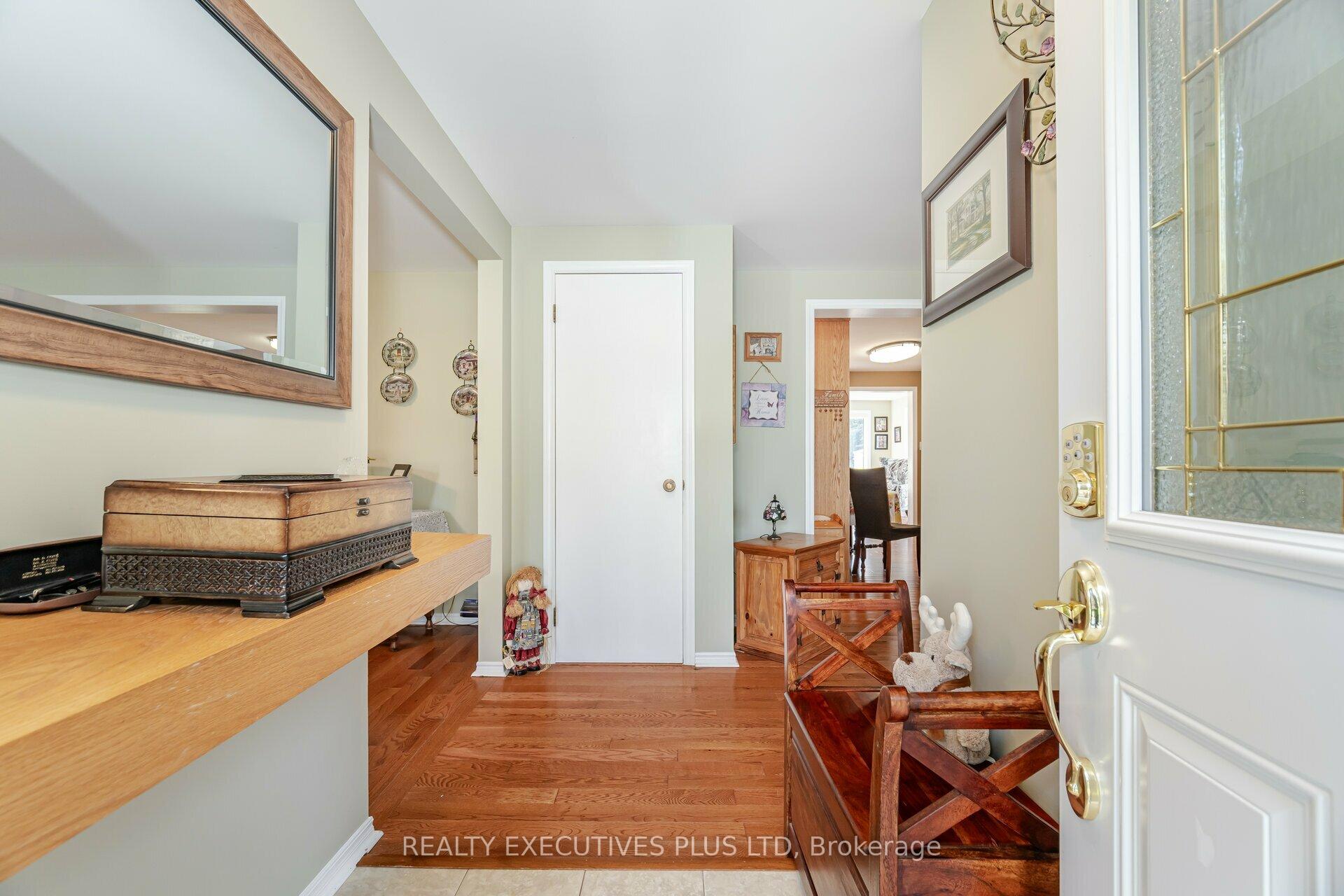 Photo 10 of 7 Hickory Court, New Tecumseth, Rural New Tecumseth — HOMEH