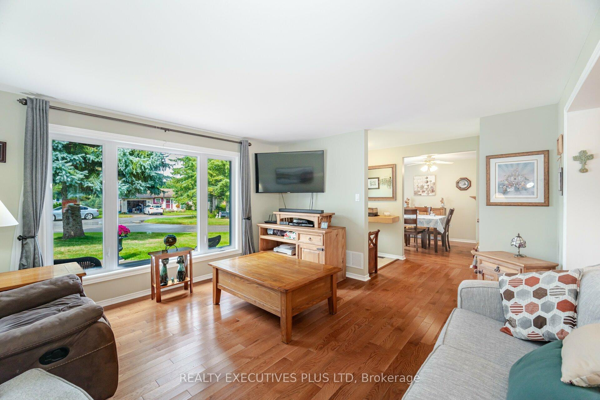 Photo 13 of 7 Hickory Court, New Tecumseth, Rural New Tecumseth — HOMEH