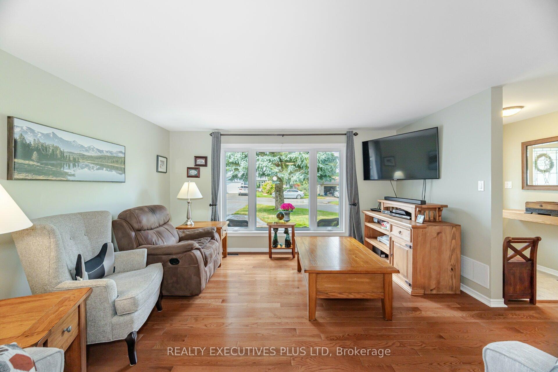 Photo 14 of 7 Hickory Court, New Tecumseth, Rural New Tecumseth — HOMEH