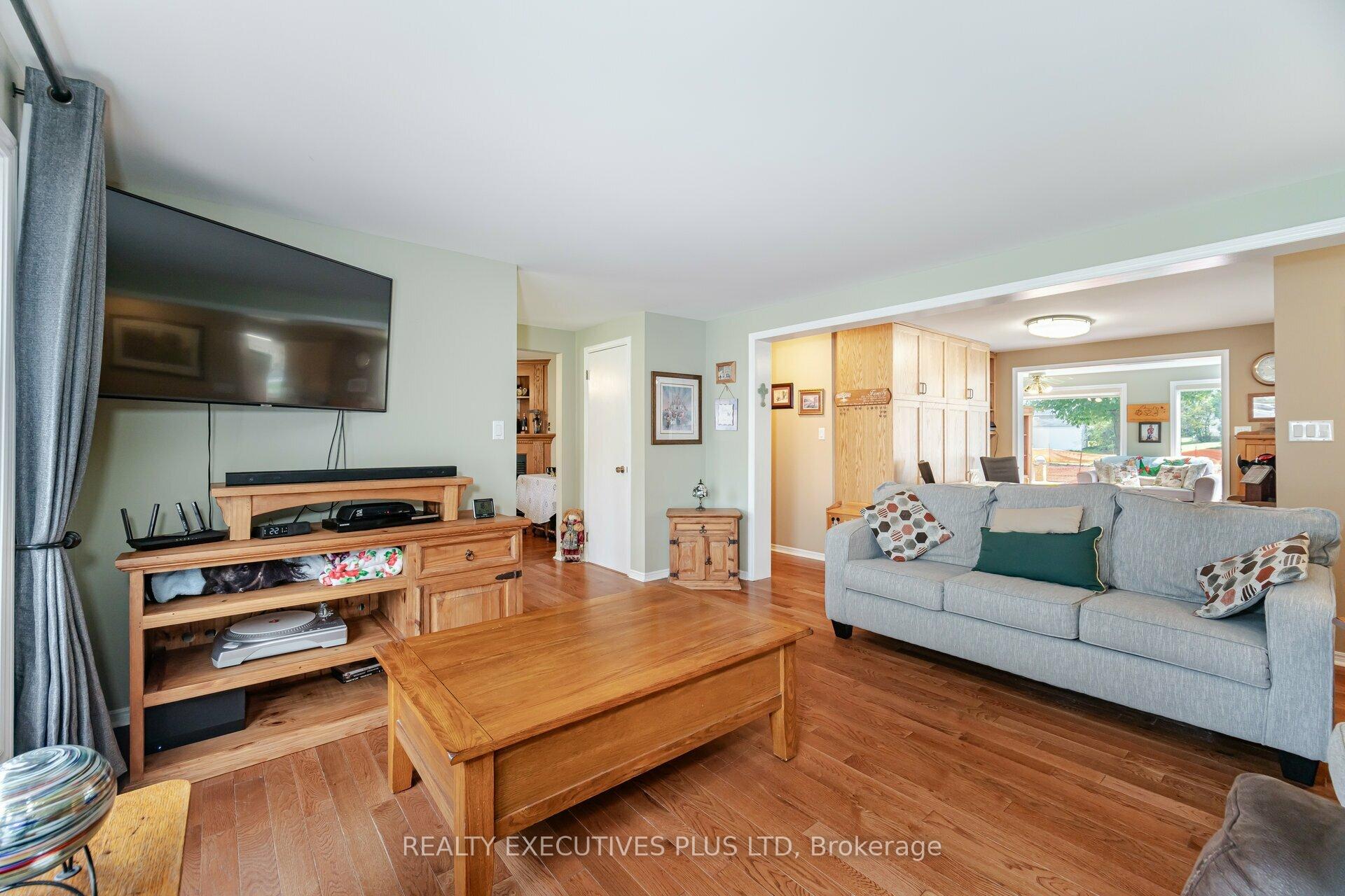 Photo 15 of 7 Hickory Court, New Tecumseth, Rural New Tecumseth — HOMEH
