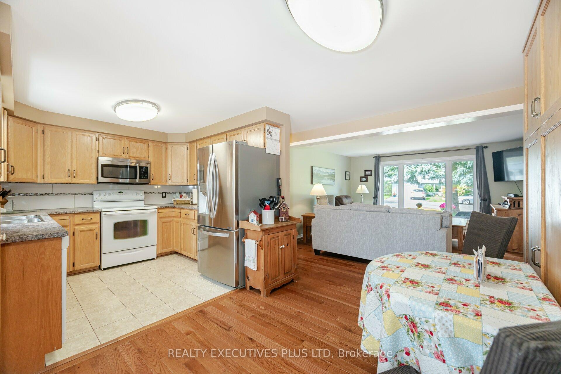 Photo 16 of 7 Hickory Court, New Tecumseth, Rural New Tecumseth — HOMEH