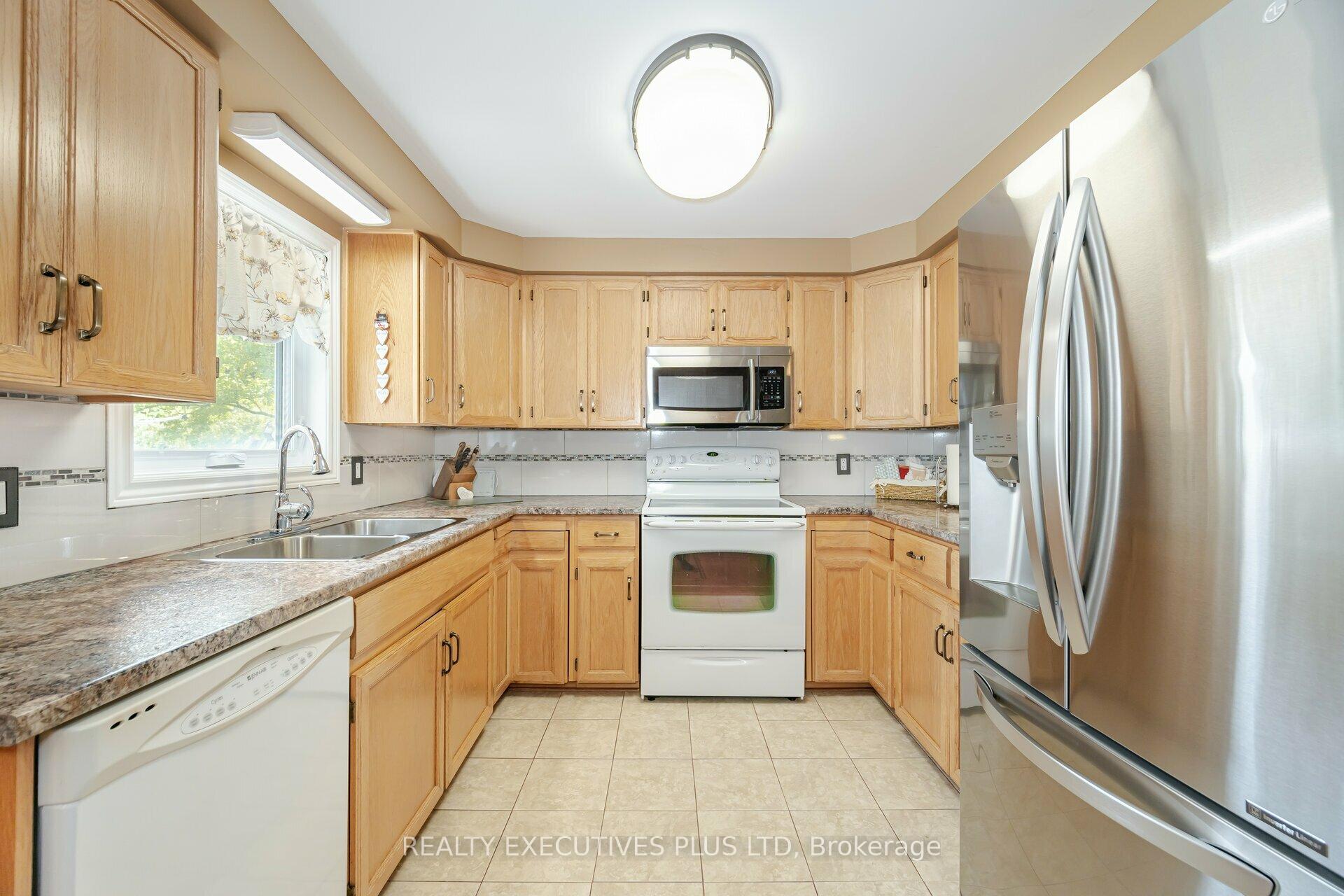 Photo 17 of 7 Hickory Court, New Tecumseth, Rural New Tecumseth — HOMEH