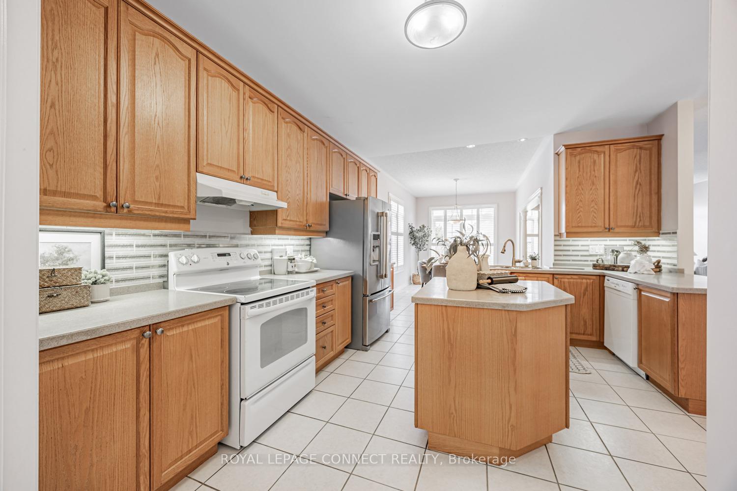 Photo 11 of 760 Eagle Ridge Drive, Oshawa, Taunton — HOMEH