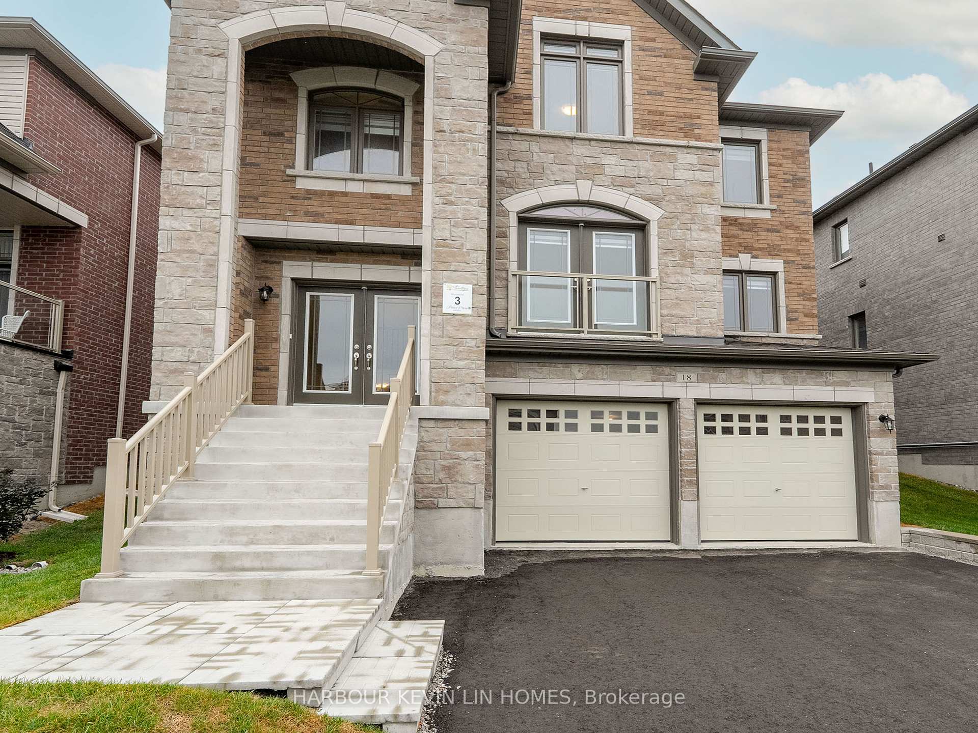 Photo 3 of 18 Janes Crescent, New Tecumseth, Rural New Tecumseth — HOMEH