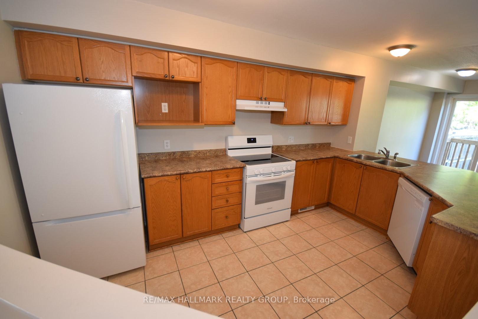 Photo 4 of 119 Topham Terrace, Ottawa, Fallingbrook/Gardenway South — HOMEH