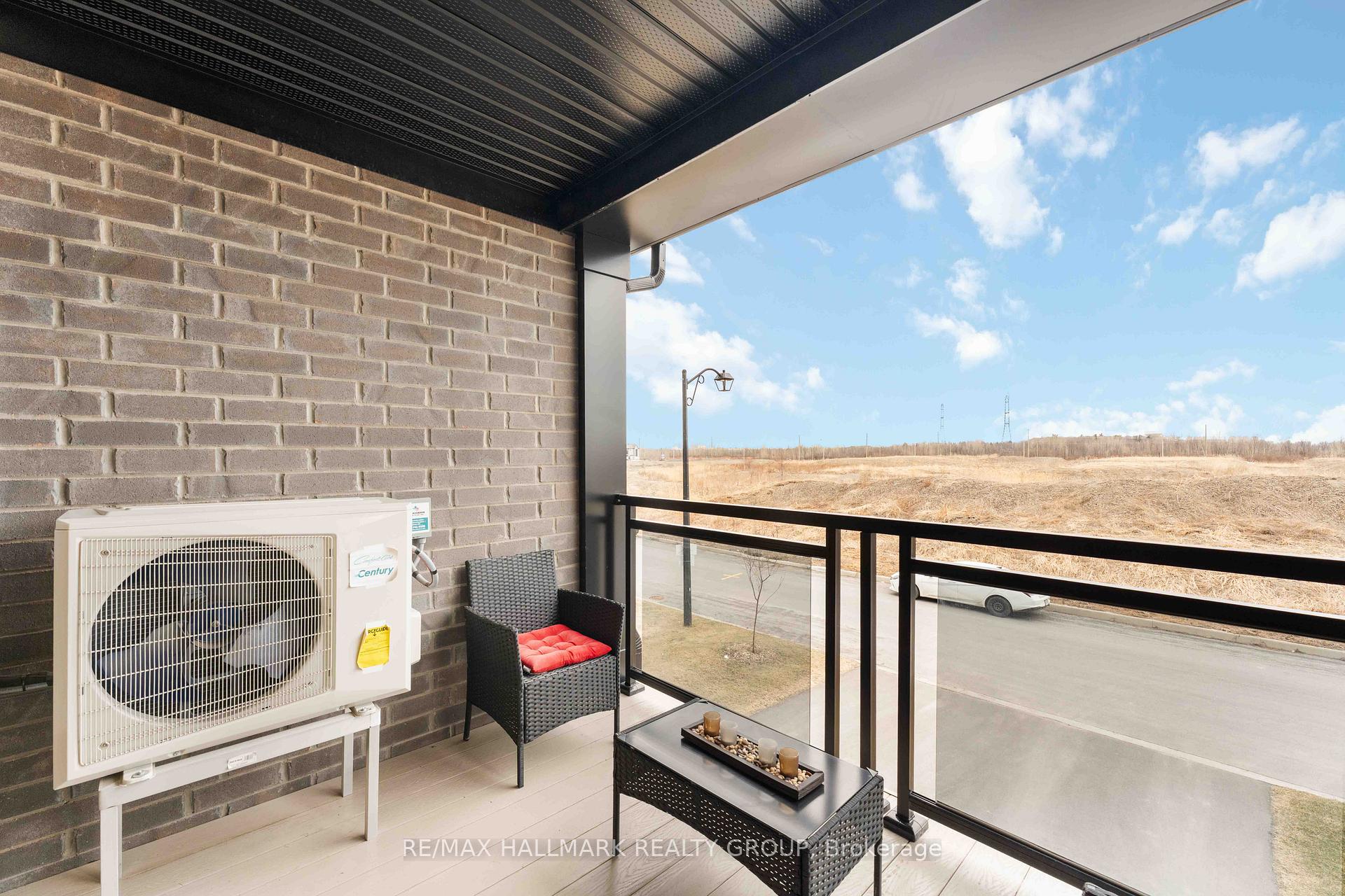 Photo 4 of 40 Verglas Lane, Ottawa, Mer Bleue/Bradley Estates/Anderson Park — HOMEH
