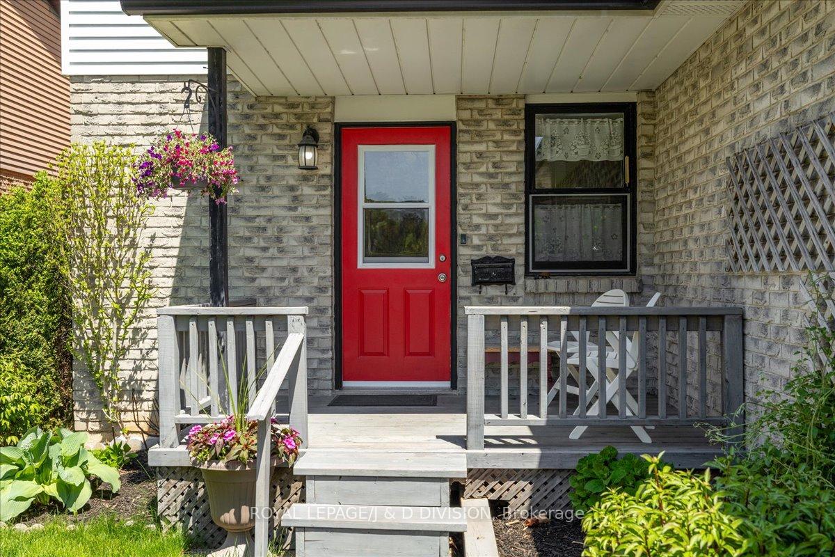 Photo 3 of 595 Holly Avenue, Milton, Timberlea — HOMEH
