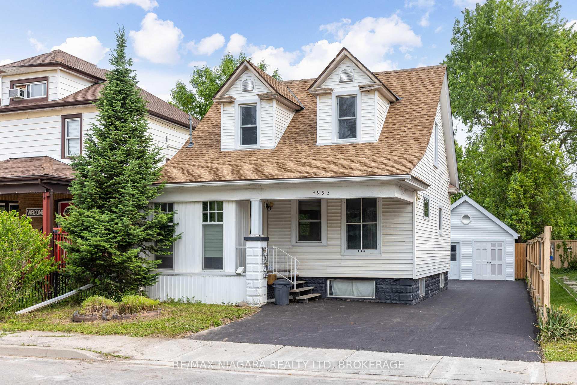 Front of 4993 Maple Street