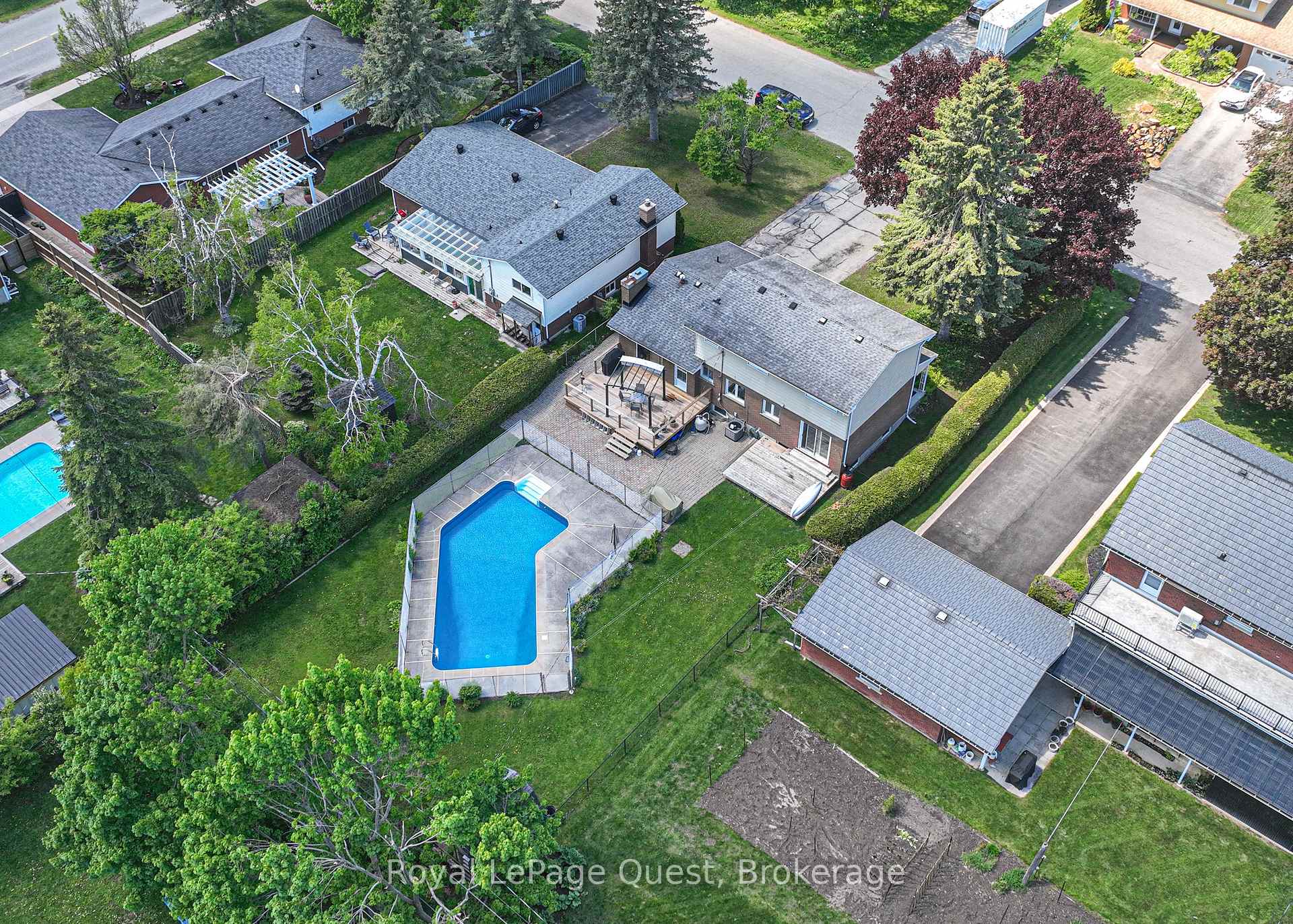 Photo 2 of 121 June Drive, Orillia — HOMEH