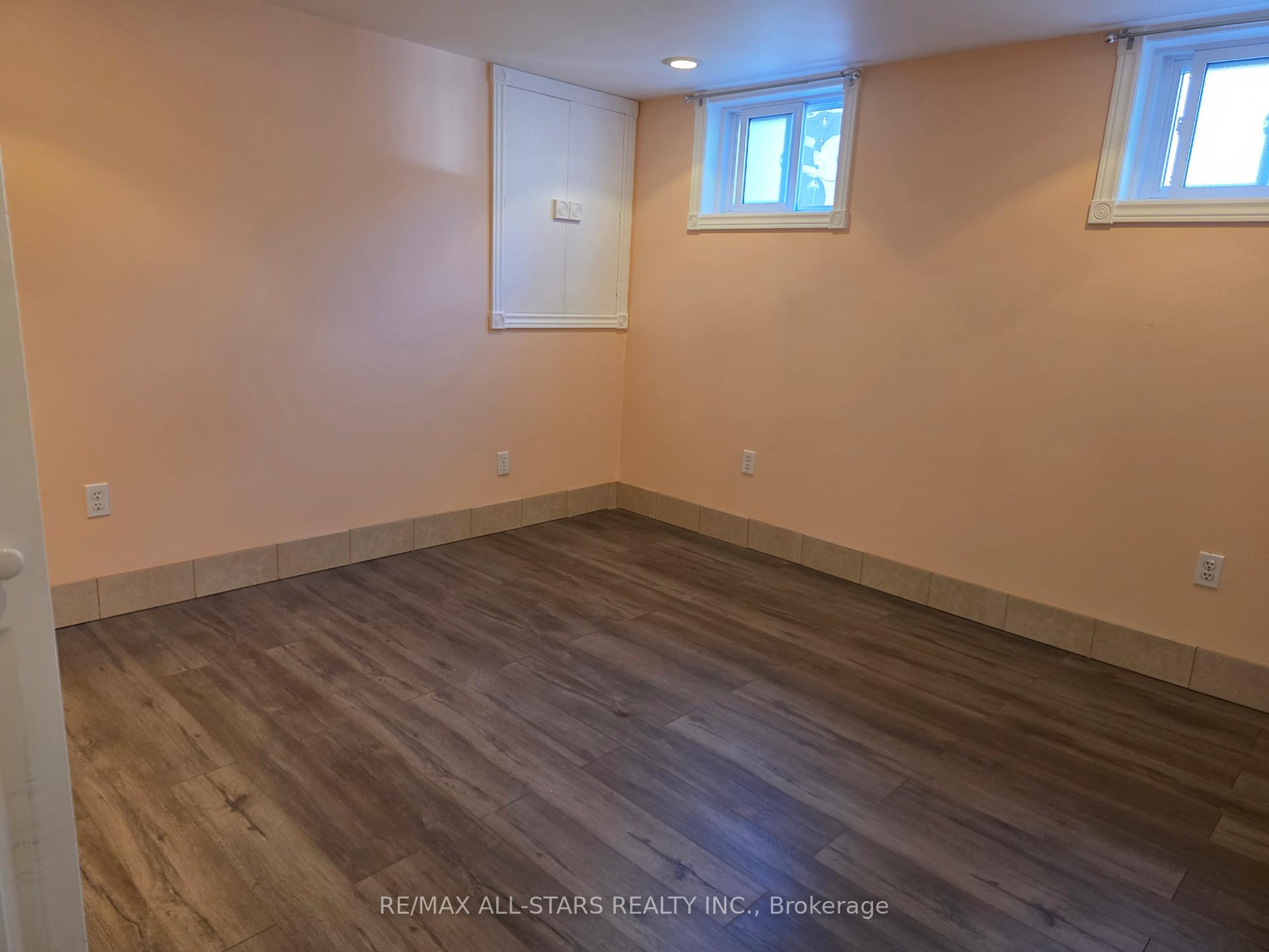 Photo 3 of 221 Elgin Street W, Oshawa, McLaughlin — HOMEH