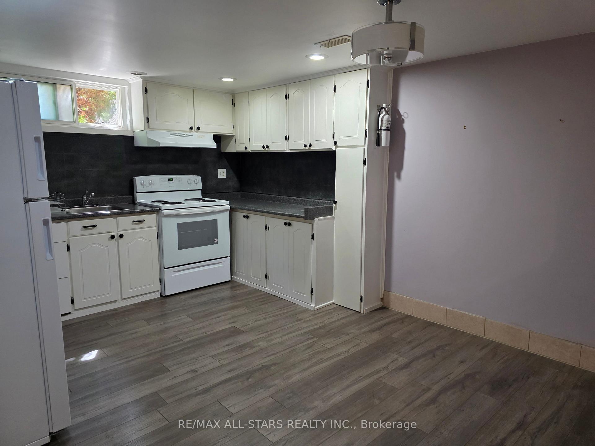 Photo 5 of 221 Elgin Street W, Oshawa, McLaughlin — HOMEH