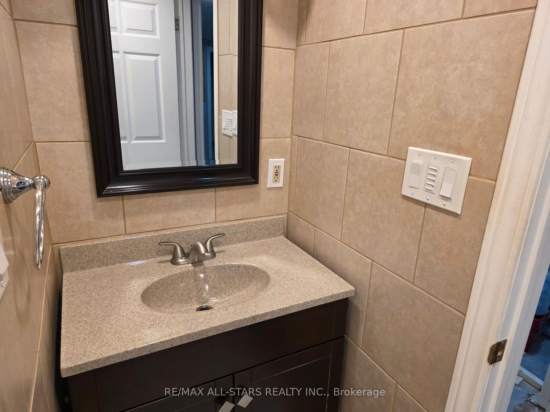 Photo 7 of 221 Elgin Street W, Oshawa, McLaughlin — HOMEH