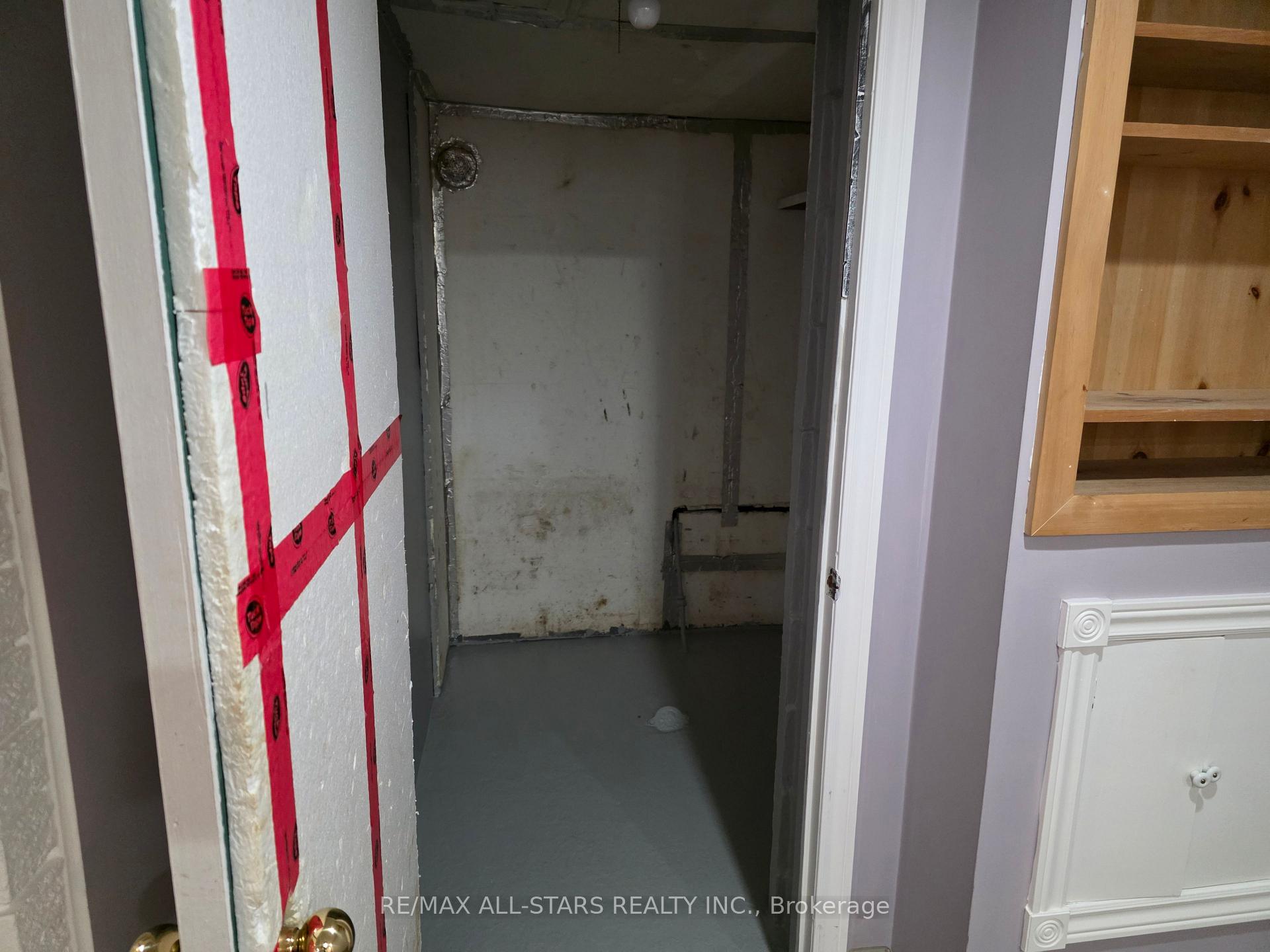 Photo 10 of 221 Elgin Street W, Oshawa, McLaughlin — HOMEH