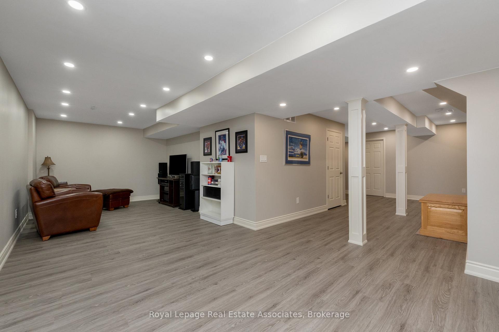 Photo 9 of 913 Bennett Boulevard, Milton, Beaty — HOMEH