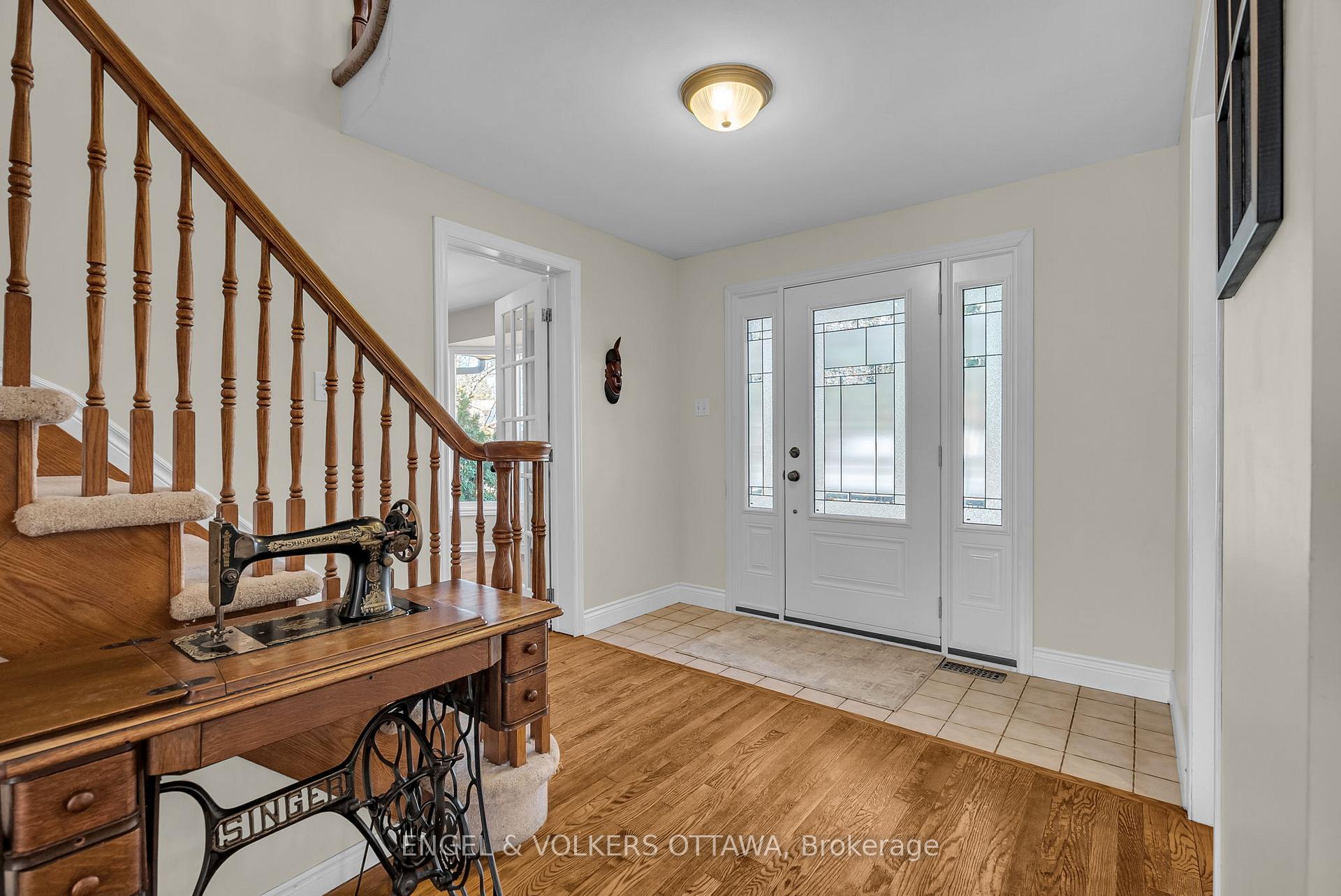 Photo 5 of 1416 Forest Valley Drive S, Ottawa, Chapel Hill — HOMEH